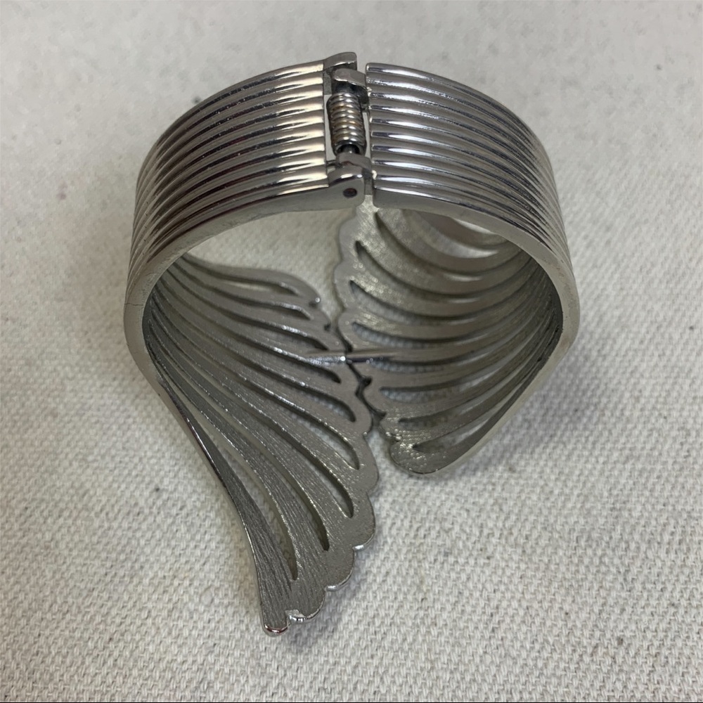 Silver tone wing shaped hinged Bangle Bracelet - Picture 2 of 4